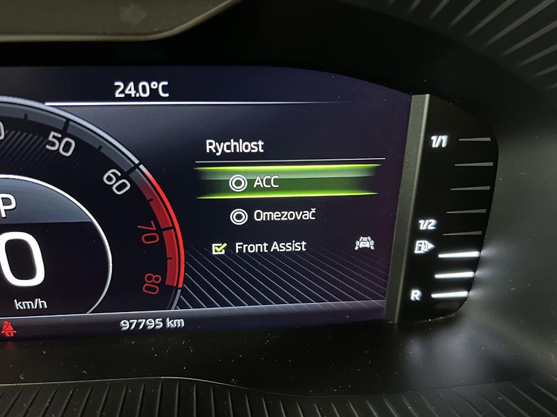 Škoda Karoq (2021) 1.5TSI DSG Style LED DCC TZ - fotka 18 z 27