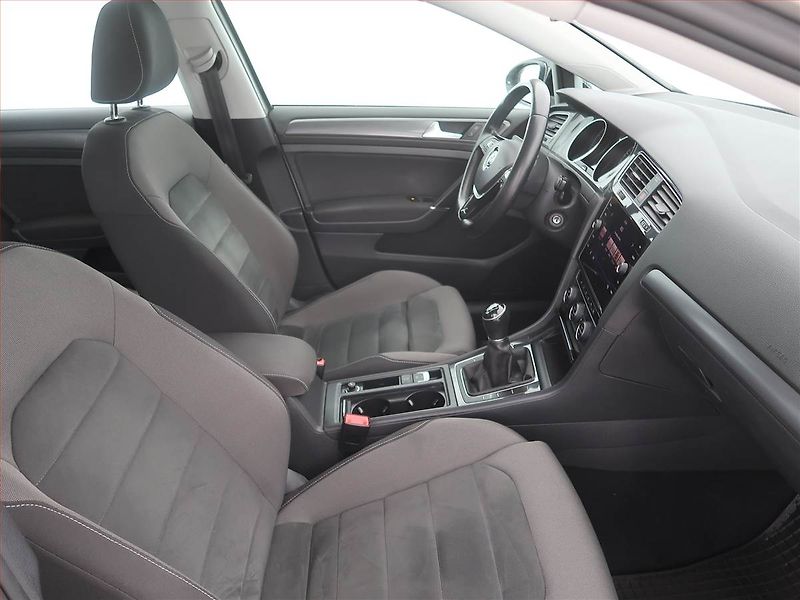 Volkswagen Golf (2019) Highline 1.0 TSI, Tempomat - fotka 9 z 18