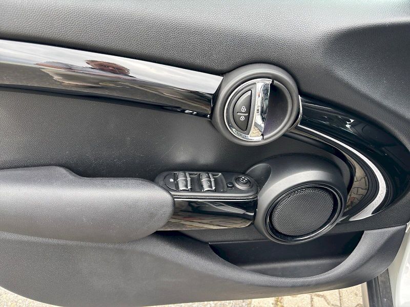 Mini Cooper (2018) S 141 kW 5 dveří - fotka 18 z 26