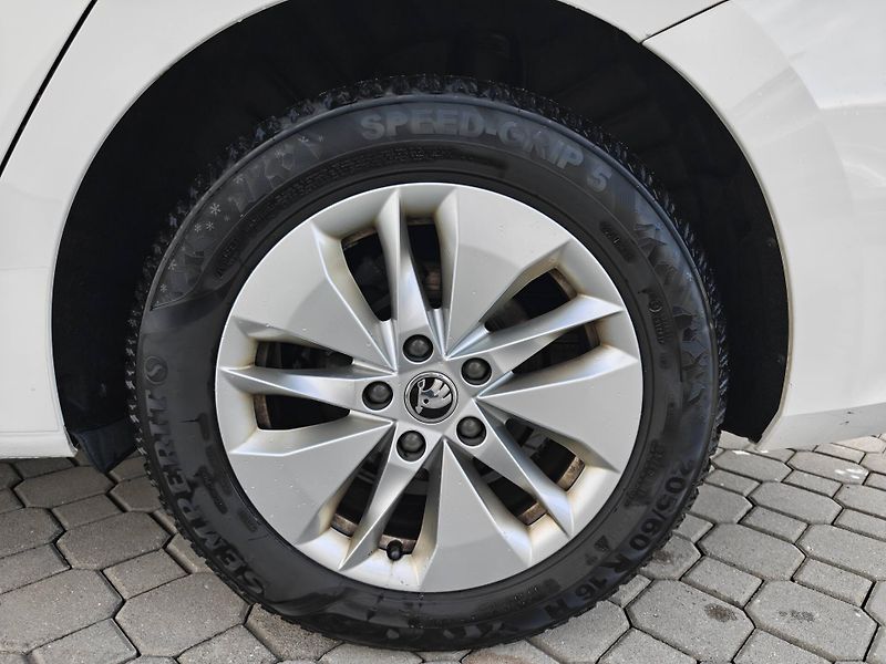 Škoda Octavia Ambition 6MP 1,5TSI - fotka 19 z 21