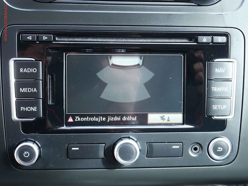 Volkswagen Touran (2012) 2.0 TDi, 1.maj, AC, park - fotka 12 z 18
