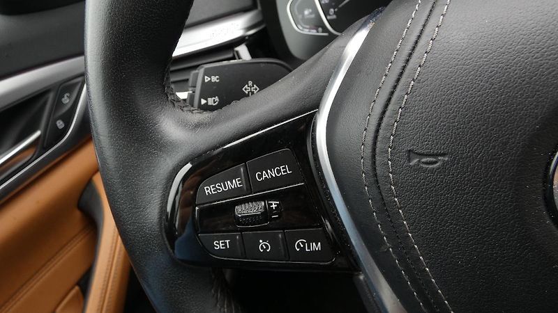 BMW Řada 5 530d xDrive - fotka 11 z 25