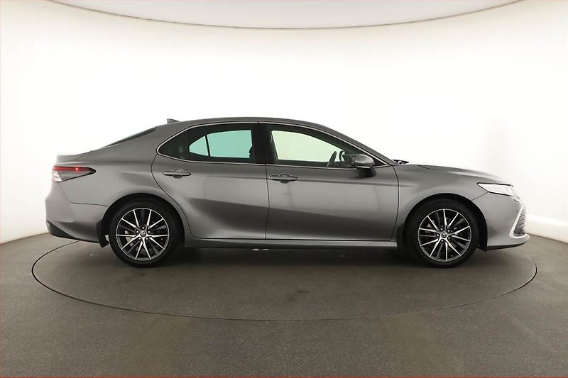 Toyota Camry (2021) 2.5 Hybrid - fotka 6 z 20
