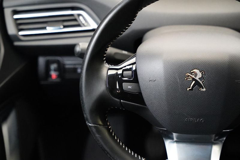 Peugeot 308 - fotka 16 z 28