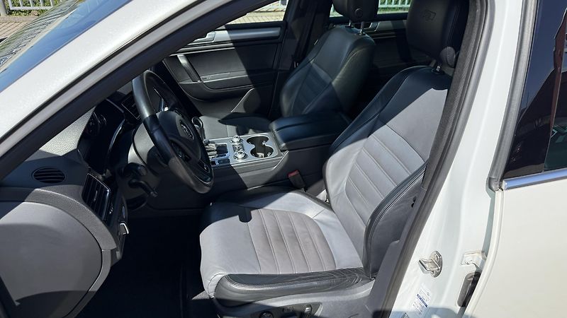Volkswagen Touareg 3.0TDi*193kW*R-LINE*PERLEŤ - fotka 18 z 44