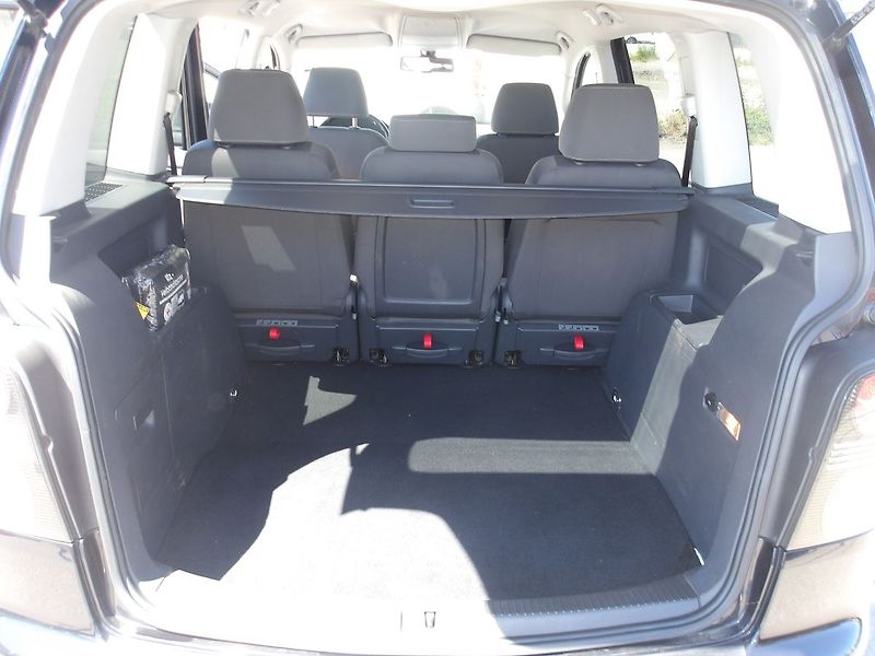 Volkswagen Touran 2,0TDi 125kW CROSSTOURAN Extré - fotka 25 z 37