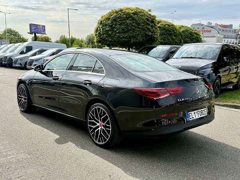 Mercedes-Benz CLA (2022) 250 e - fotka 6 z 38