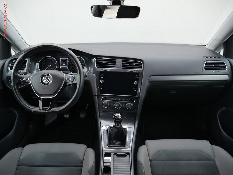 Volkswagen Golf (2018) 1.4 TSI, ČR, LED, AC - fotka 8 z 26