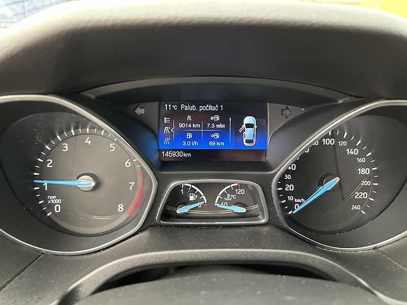 Ford Focus 1.5   Titanium - fotka 9 z 24