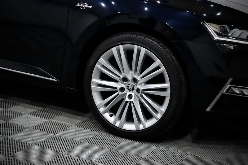 Škoda Superb 3 FL 2.0 TSI 140 kW DSG L&K - fotka 9 z 59