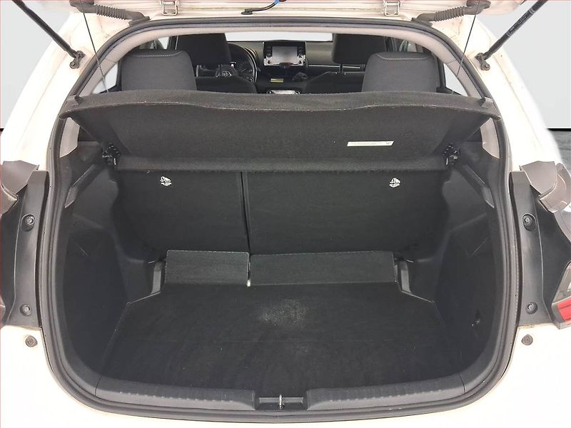 Toyota Yaris (2021) 1.5 Hybrid, Automat, ČR,1.maj - fotka 14 z 16