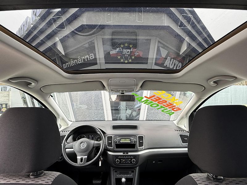 Volkswagen Sharan 2,0 TDI Panorama Automat DSG - fotka 30 z 41
