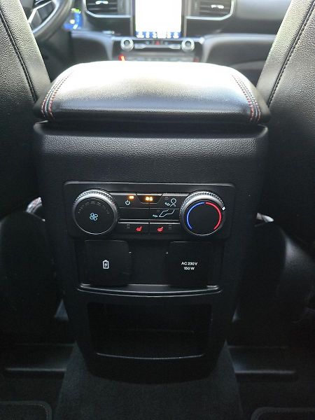 Ford Explorer V6 336kW PHEV AWD ST-Line - fotka 38 z 45