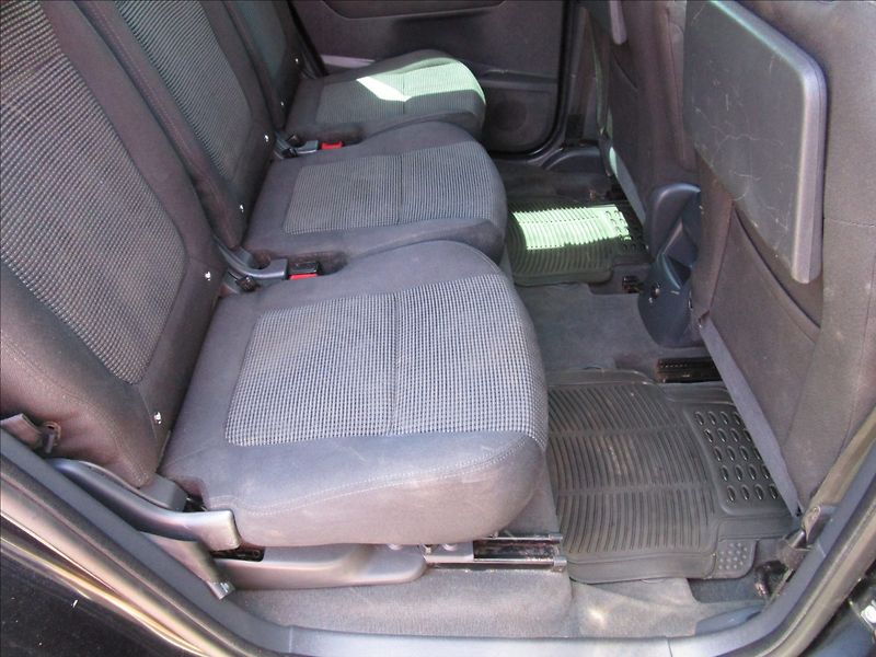 Peugeot 5008 1.6 THP aut. Klima, 7 míst - fotka 23 z 50