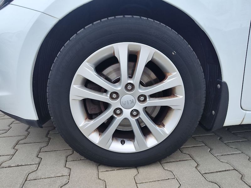 Kia Ceed 1.4 CVVT/73kW servisováno - fotka 24 z 28