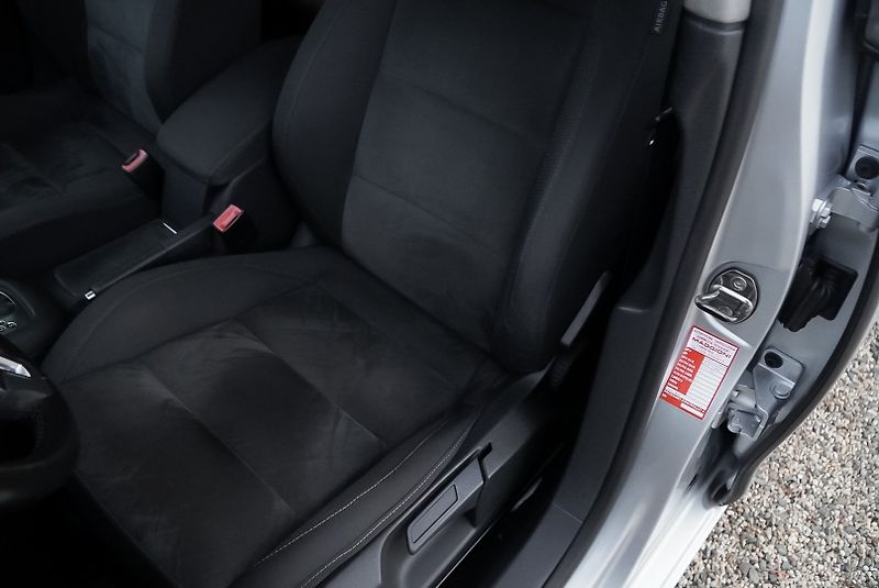 Volkswagen Golf (2010) 1.4 TSI HIGHLINE - fotka 23 z 27