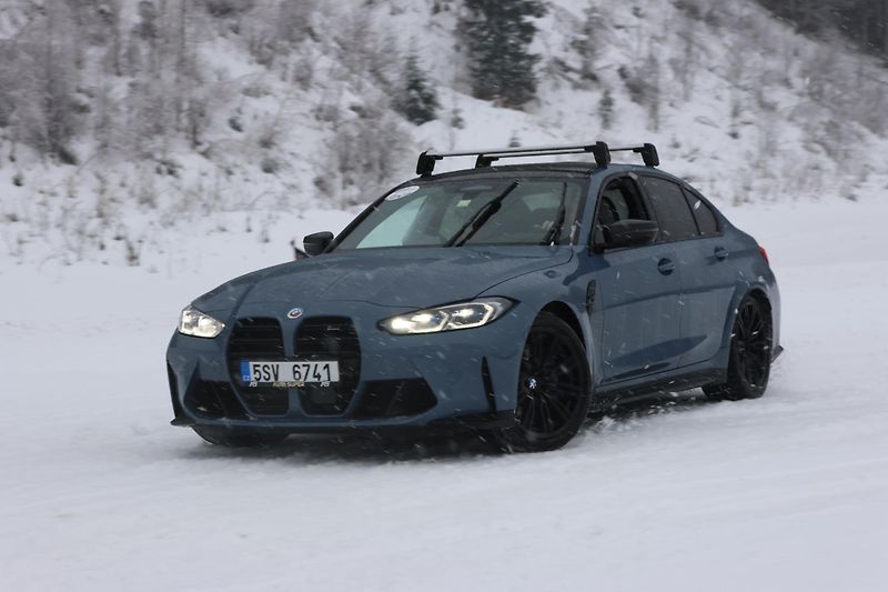 BMW M3 (2022) Comp., XDrive, HUD, Akrapovic - fotka 15 z 32