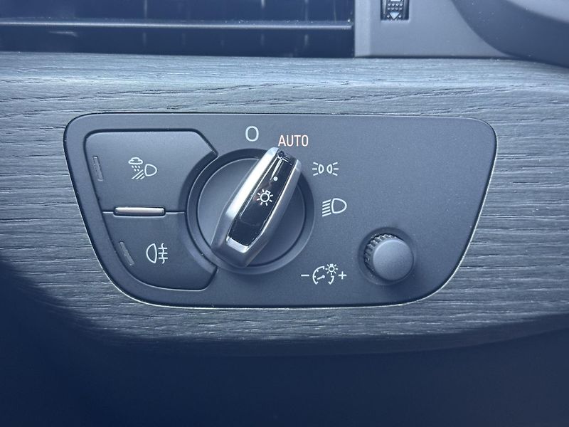 Audi A4 (2016) 2.0TDi Sport, Individual, RZV - fotka 22 z 47