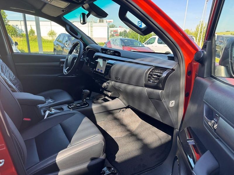 Toyota Hilux 2.8 Invincible 4x4 - fotka 12 z 13