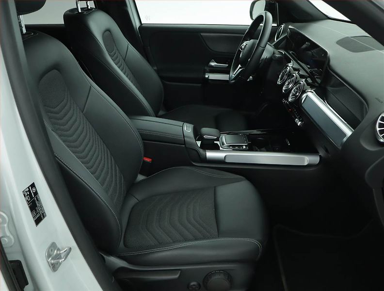 Mercedes-Benz EQB (2023) 250, SoH 97% - fotka 9 z 18