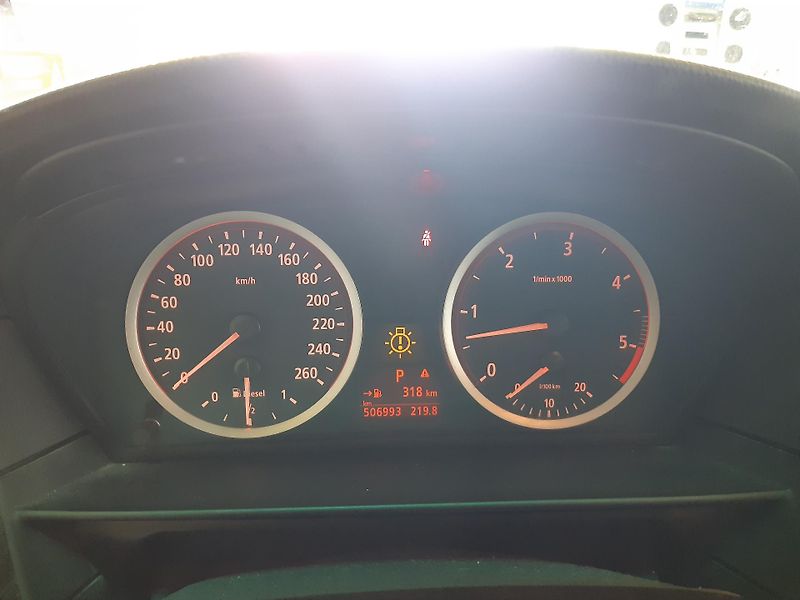 BMW Řada 5 3.0 d XDRIVE 170KW Combi - fotka 13 z 23