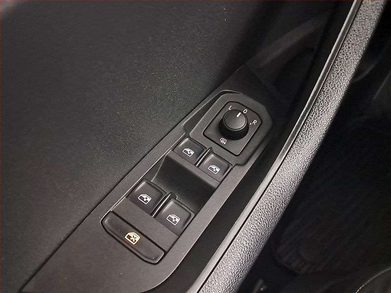Škoda Karoq (2019) Ambition 2.0 TDI, Navi - fotka 18 z 19