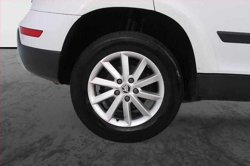 Škoda Yeti (2015) 2.0 TDI, 4X4, Navi, Tempomat - fotka 15 z 19