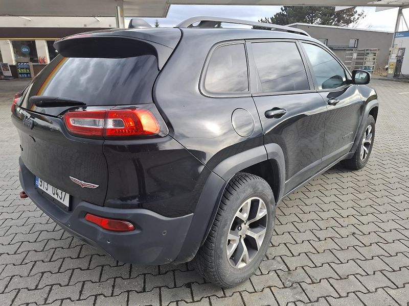 Jeep Cherokee (2014) 3,2 L V6 TRAIL RATED - fotka 3 z 16