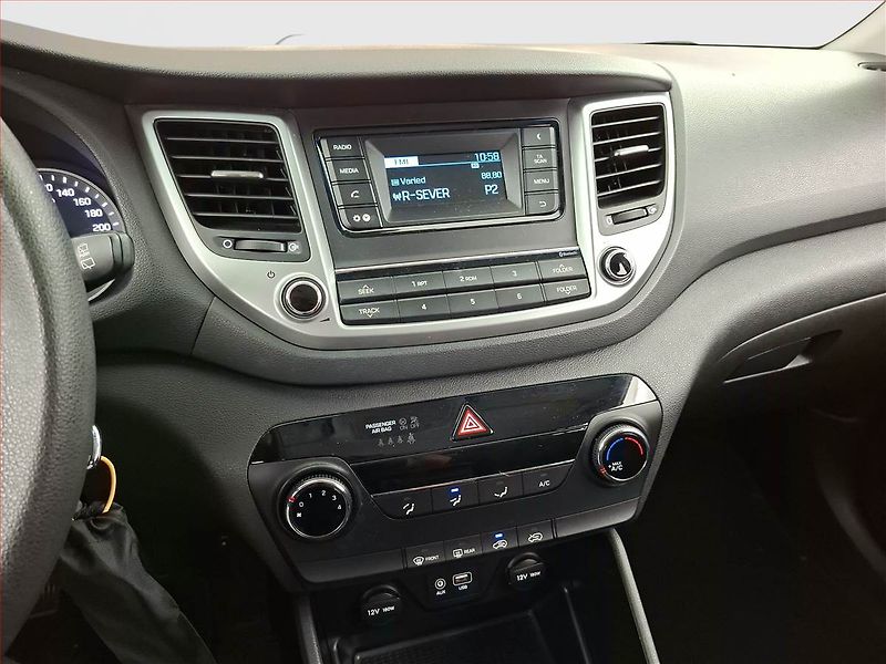 Hyundai Tucson (2017) 1.6 T-GDI, Park. senzory - fotka 12 z 14