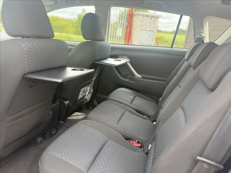 Toyota Verso 2,0 D-4D 93kW DIGIKLIMA 6KVALT - fotka 17 z 26