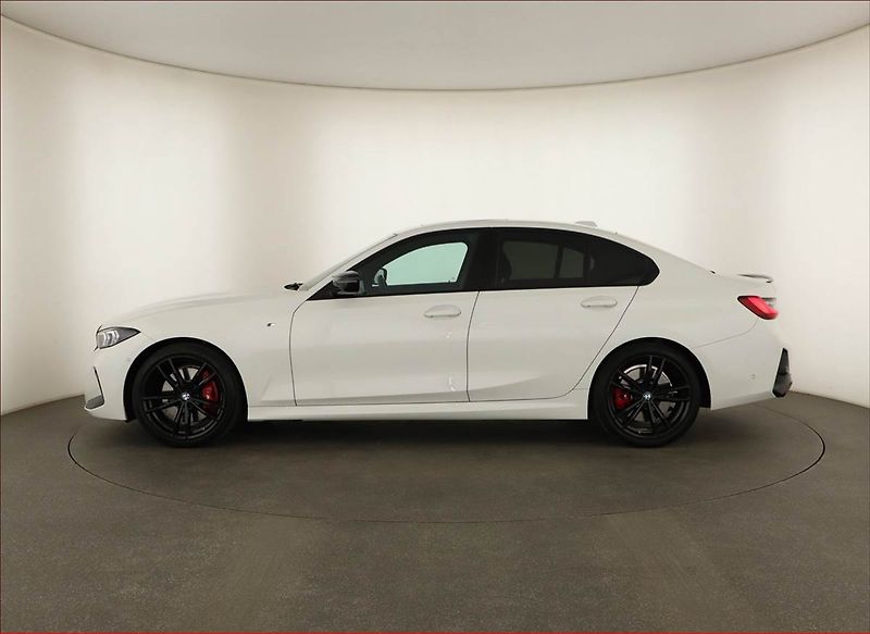 BMW Řada 3 (2024) M340 d xDrive - fotka 3 z 20
