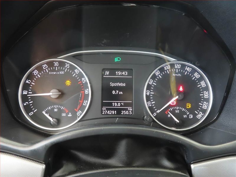 Škoda Octavia (2009) Ambiente Plus 1.9 TDI - fotka 11 z 14