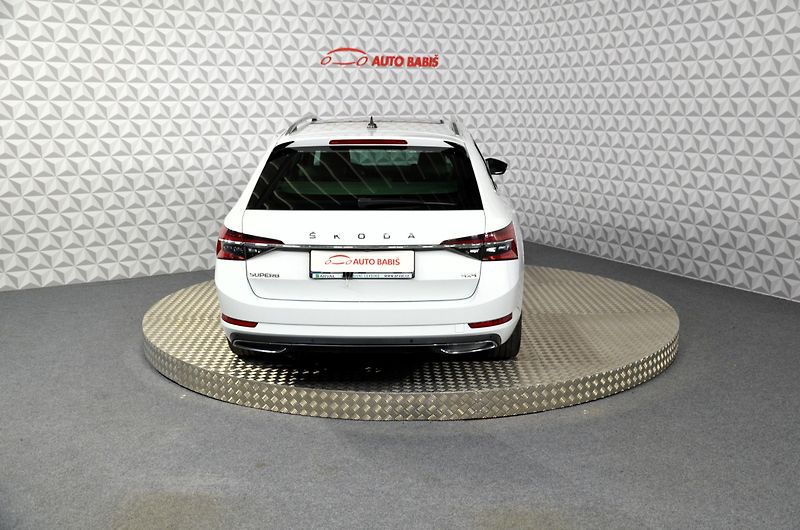 Škoda Superb (2022) 2.0TDI 147kW 4x4 L&K DSG kombi - fotka 6 z 26