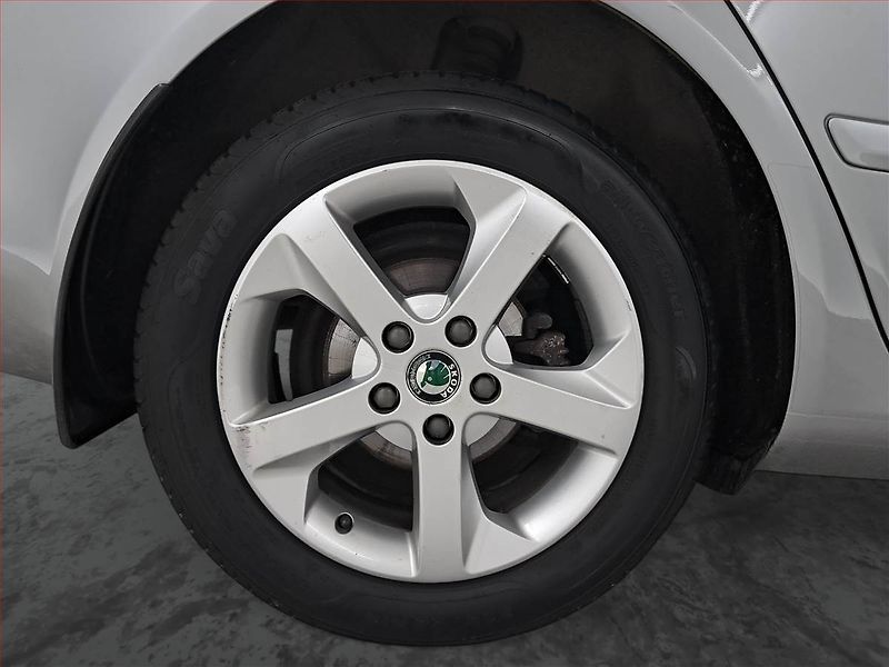 Škoda Octavia (2011) Elegance 1.6 TDI, Serv.kniha - fotka 15 z 15