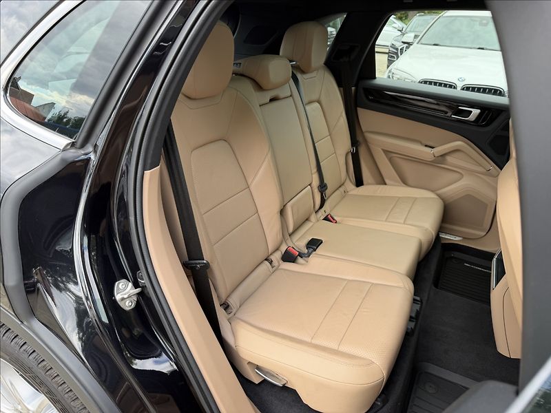 Porsche Cayenne 3.0 V6 Vzduch - fotka 22 z 26