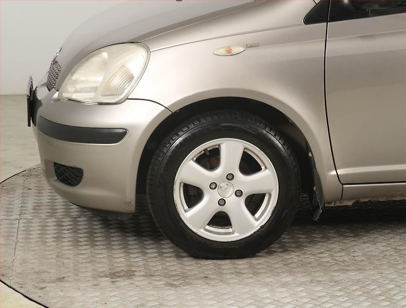 Toyota Yaris (2004) 1.0 VVT-i, po STK, servisované - fotka 14 z 14
