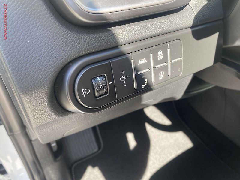 Kia Ceed (2024) 1.5 T-GDi SW, 1.maj,ČR, TOP - fotka 15 z 18