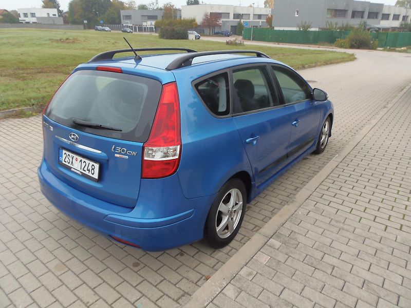 Hyundai i30 (2011) 1.4i CW kombi ČR původ - fotka 4 z 22