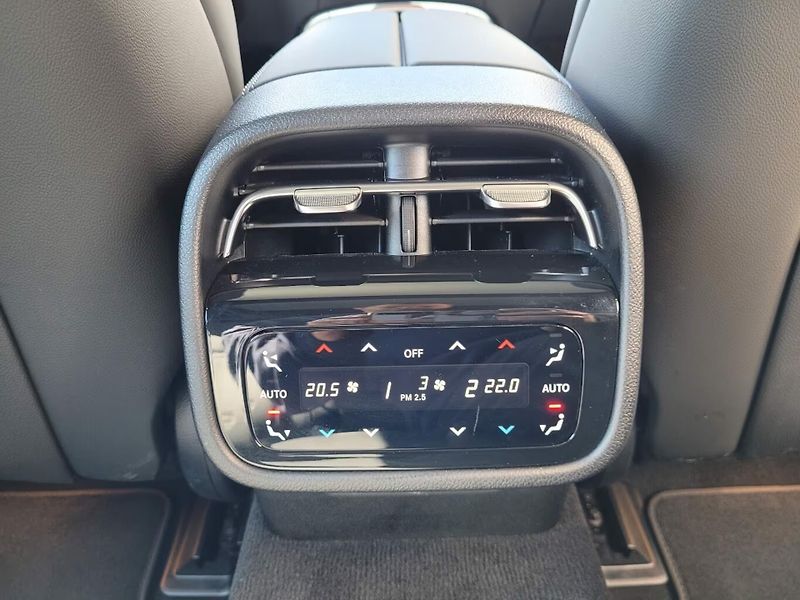 Mercedes-Benz Třídy E 53 AMG Premium+ 4M+ Pano Venti - fotka 19 z 22