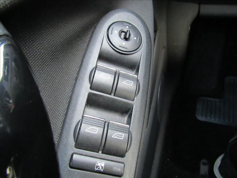 Ford C-MAX 1,8 TDCi 85kW Titanium - fotka 23 z 28