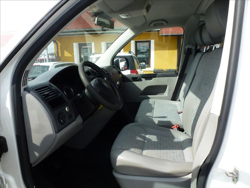 Volkswagen Transporter 2,0 TDI 9míst - fotka 16 z 46