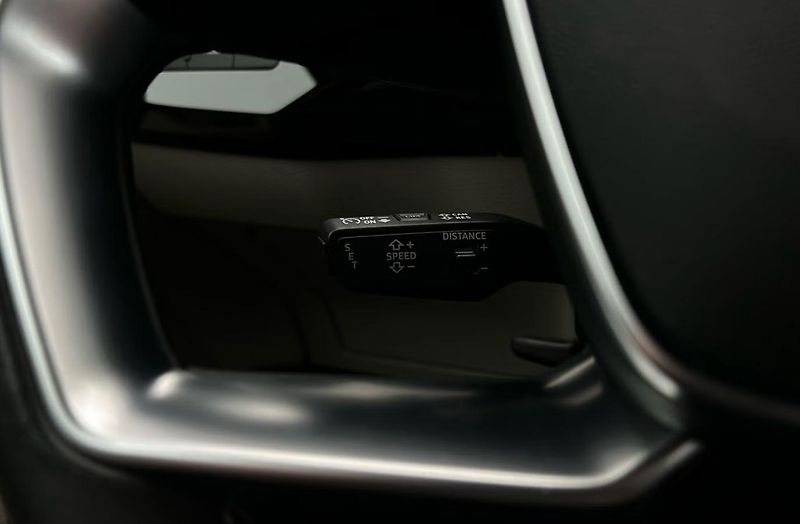 Audi Q8 e-tron 55 Quattro Kam. Bílý interiér - fotka 25 z 27