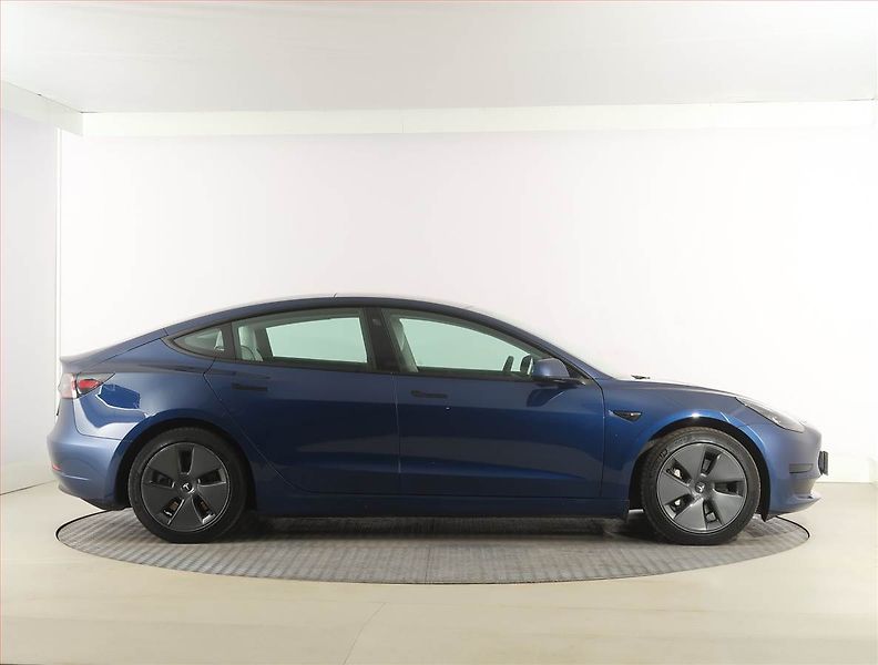 Tesla Model 3 (2021) Std Range Plus 55kWh, SoH 85% - fotka 6 z 32