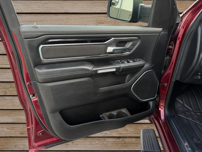 Dodge RAM (2019) +HEMI+LARAMIE+OFFROAD PAKET+ - fotka 15 z 22