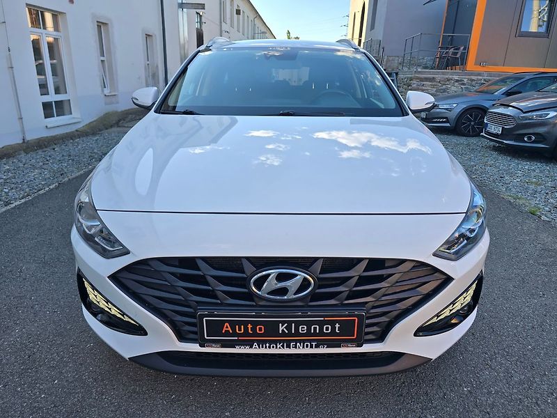Hyundai i30 1.6CRDi COMFORT LED KAMERA NAV - fotka 3 z 39