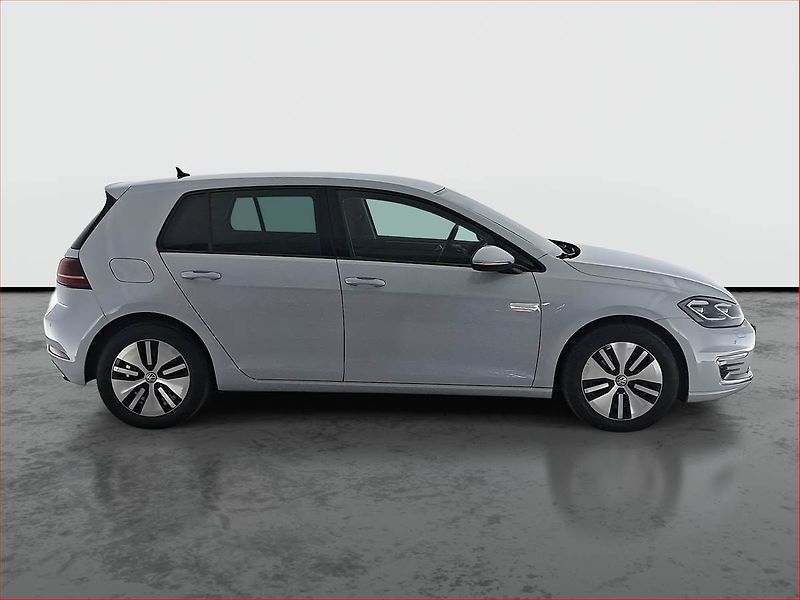 Volkswagen Golf (2018) 32 kWh - 37 Ah, Automat - fotka 6 z 23