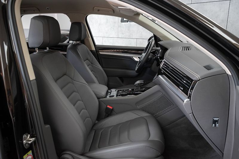 Volkswagen Touareg 3.0 TDI 210kW EXCLUSIVE*ČR 1.M - fotka 11 z 39
