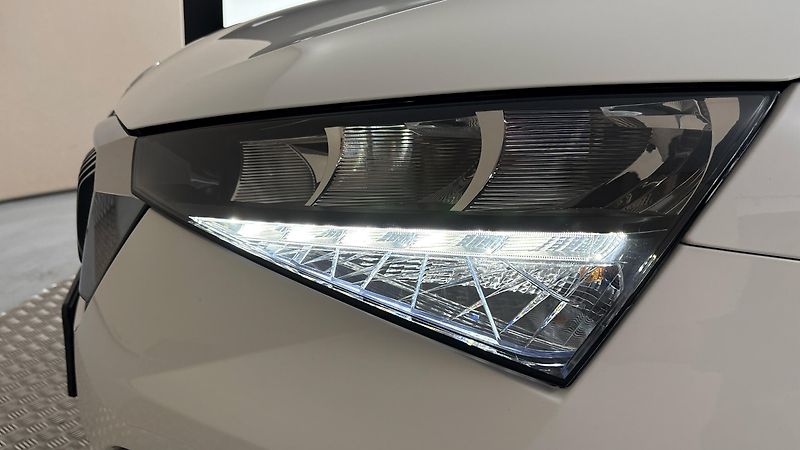 Škoda Scala 1.0 TSI Ambition - fotka 18 z 22