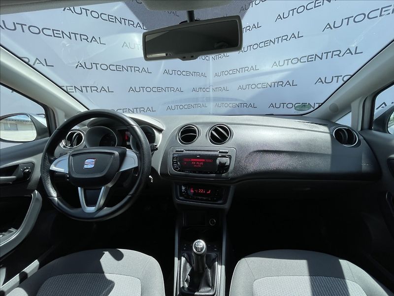 Seat Ibiza 1,2 TSi,77kW,serv.kn. - fotka 15 z 20