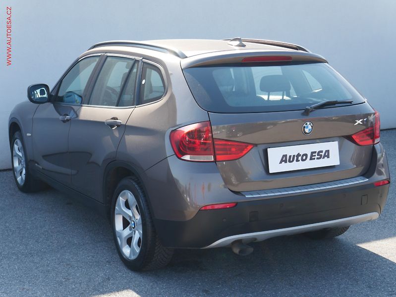 BMW X1 (2012) 2.0 D xDrive 20d, ČR, AT, AC - fotka 6 z 24